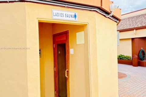 Condo in Sunrise, Florida, 2 bedrooms № 1968342 - photo 14