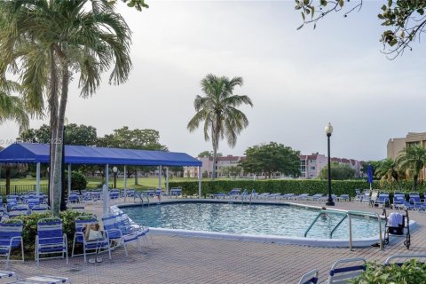 Condo in Sunrise, Florida, 2 bedrooms № 1968342 - photo 5