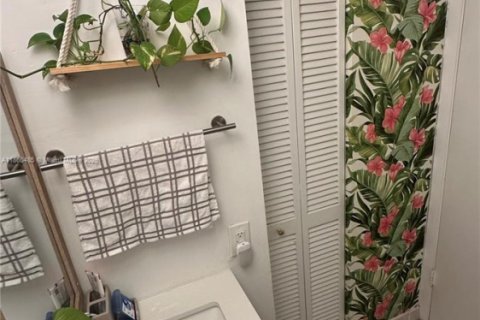 Condominio en alquiler en Miami, Florida, 2 dormitorios, 95.69 m2 № 1892495 - foto 30