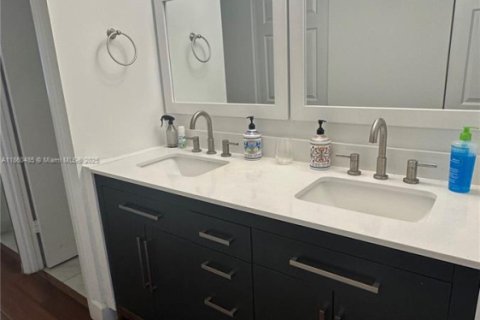 Condominio en alquiler en Miami, Florida, 2 dormitorios, 95.69 m2 № 1892495 - foto 22