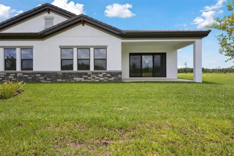 House in Zephyrhills, Florida 3 bedrooms, 200.67 sq.m. № 1690614 - photo 21