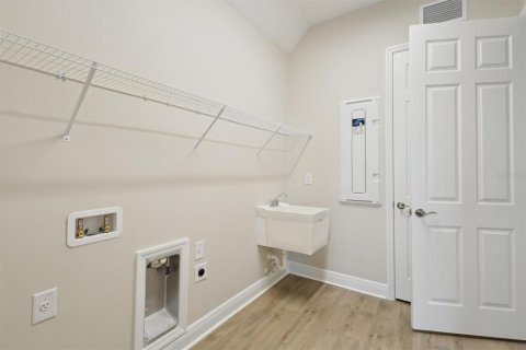 House in Zephyrhills, Florida 3 bedrooms, 200.67 sq.m. № 1690614 - photo 18