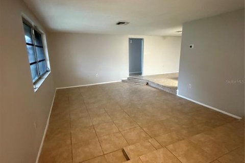 Villa ou maison à louer à Holiday, Floride: 4 chambres, 141.4 m2 № 2406913 - photo 2