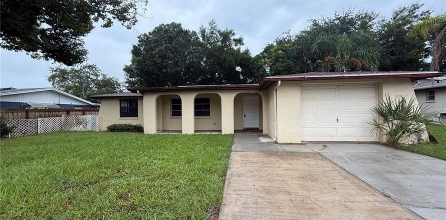 Villa ou maison à Holiday, Floride 4 chambres, 141.4 m2 № 2406913