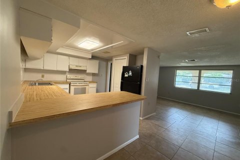 Villa ou maison à louer à Holiday, Floride: 4 chambres, 141.4 m2 № 2406913 - photo 3