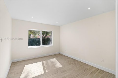 House in Miami, Florida 3 bedrooms, 195.56 sq.m. № 2003847 - photo 27