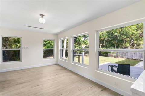House in Miami, Florida 3 bedrooms, 195.56 sq.m. № 2003847 - photo 17
