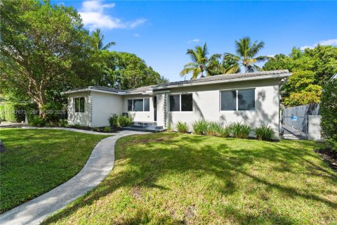 House in Miami, Florida 3 bedrooms, 195.56 sq.m. № 2003847