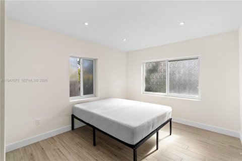 House in Miami, Florida 3 bedrooms, 195.56 sq.m. № 2003847 - photo 21
