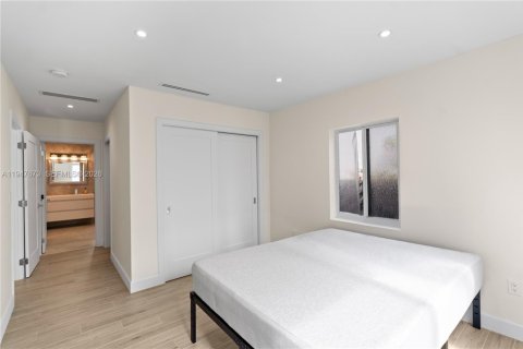 House in Miami, Florida 3 bedrooms, 195.56 sq.m. № 2003847 - photo 20