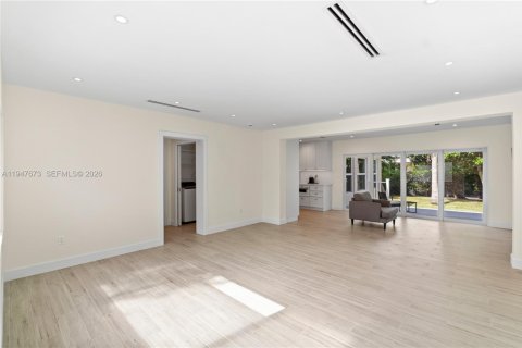 House in Miami, Florida 3 bedrooms, 195.56 sq.m. № 2003847 - photo 12