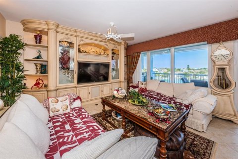 Condo in Saint Pete Beach, Florida, 3 bedrooms  № 1687443 - photo 18