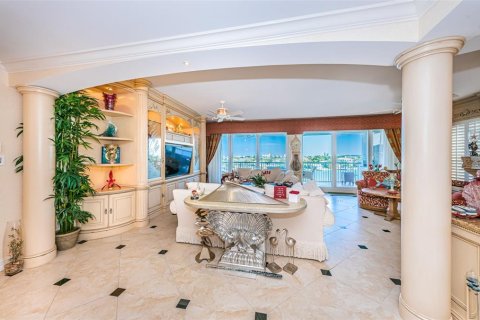 Condo in Saint Pete Beach, Florida, 3 bedrooms  № 1687443 - photo 14