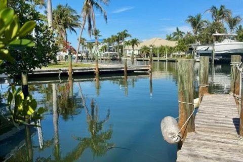 Apartment in Holmes Beach, Florida 3 rooms № 2199109