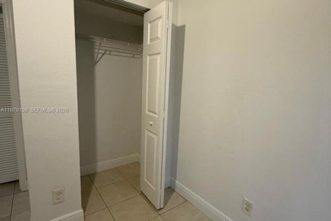 Villa ou maison à louer à Fort Lauderdale, Floride: 2 chambres, 634.06 m2 № 2046164 - photo 5