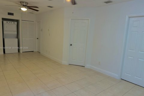 Villa ou maison à louer à Fort Lauderdale, Floride: 2 chambres, 634.06 m2 № 2046164 - photo 3