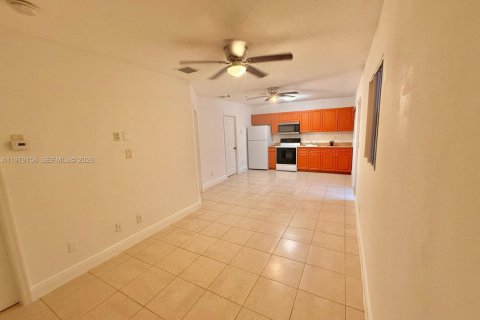 Villa ou maison à louer à Fort Lauderdale, Floride: 2 chambres, 634.06 m2 № 2046164 - photo 8
