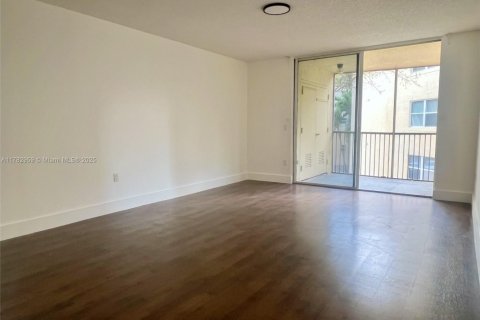 Condo in Doral, Florida, 2 bedrooms  № 1705687 - photo 4