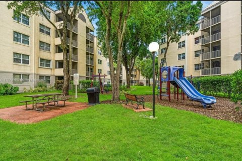 Condo in Doral, Florida, 2 bedrooms  № 1705687 - photo 28