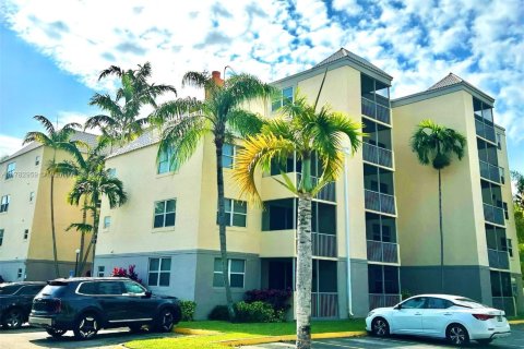Condo in Doral, Florida, 2 bedrooms  № 1705687 - photo 19