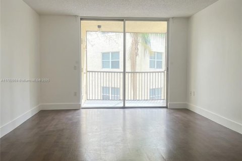 Condo in Doral, Florida, 2 bedrooms  № 1705687 - photo 12