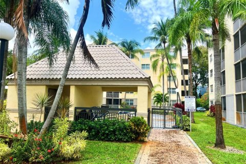 Condo in Doral, Florida, 2 bedrooms  № 1705687 - photo 21