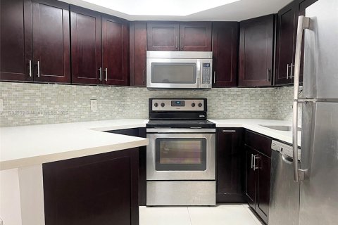 Condo in Doral, Florida, 2 bedrooms  № 1705687 - photo 6