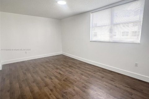Condo in Doral, Florida, 2 bedrooms  № 1705687 - photo 14