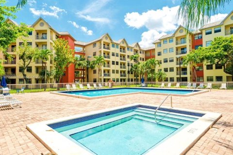 Condo in Doral, Florida, 2 bedrooms  № 1705687 - photo 22