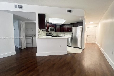 Condo in Doral, Florida, 2 bedrooms  № 1705687 - photo 5