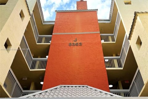Condo in Doral, Florida, 2 bedrooms  № 1705687 - photo 18