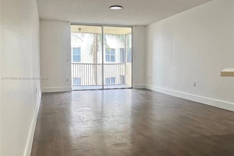 Condo in Doral, Florida, 2 bedrooms  № 1705687 - photo 11