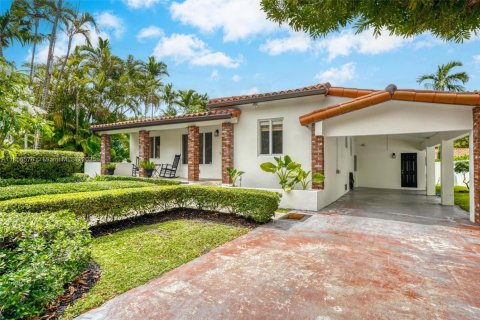 House in Miami, Florida 3 bedrooms, 221.57 sq.m. № 1878867 - photo 3