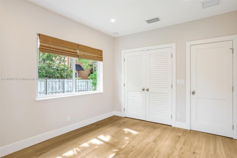 House in Miami, Florida 3 bedrooms, 221.57 sq.m. № 1878867 - photo 29