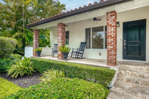 House in Miami, Florida 3 bedrooms, 221.57 sq.m. № 1878867 - photo 4