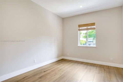 House in Miami, Florida 3 bedrooms, 221.57 sq.m. № 1878867 - photo 23