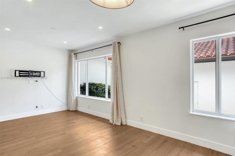 House in Miami, Florida 3 bedrooms, 221.57 sq.m. № 1878867 - photo 19