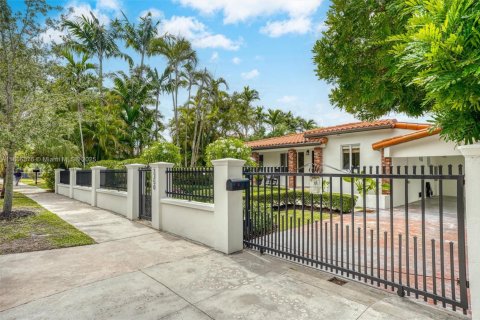 House in Miami, Florida 3 bedrooms, 221.57 sq.m. № 1878867 - photo 7