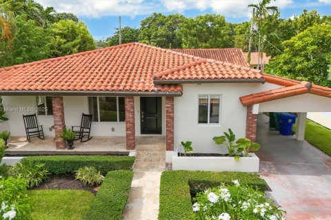 House in Miami, Florida 3 bedrooms, 221.57 sq.m. № 1878867 - photo 1