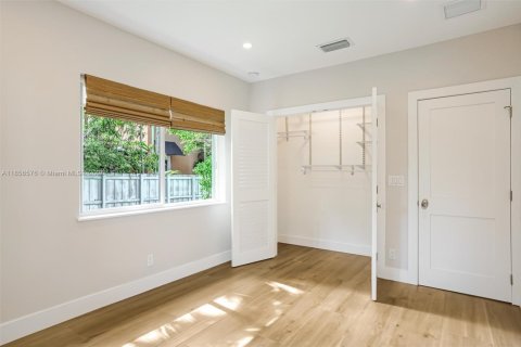 House in Miami, Florida 3 bedrooms, 221.57 sq.m. № 1878867 - photo 30