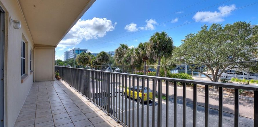Condo à Saint Petersburg, Floride, 2 chambres № 1722083