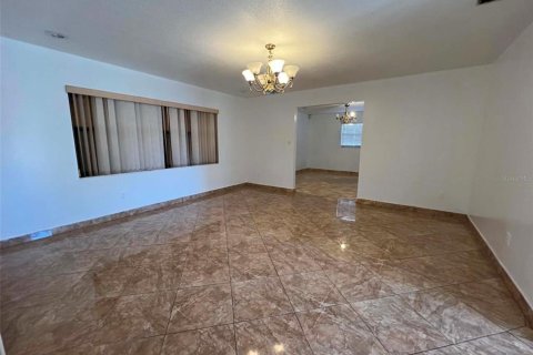 House in Orlando, Florida 4 bedrooms, 172.89 sq.m. № 2237704 - photo 8