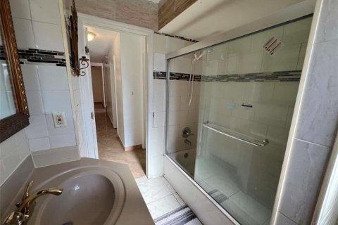 House in Orlando, Florida 4 bedrooms, 172.89 sq.m. № 2237704 - photo 16