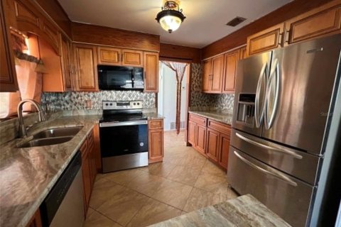 House in Orlando, Florida 4 bedrooms, 172.89 sq.m. № 2237704 - photo 2