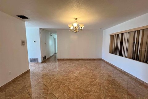 House in Orlando, Florida 4 bedrooms, 172.89 sq.m. № 2237704 - photo 6