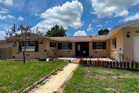 House in Orlando, Florida 4 bedrooms, 172.89 sq.m. № 2237704