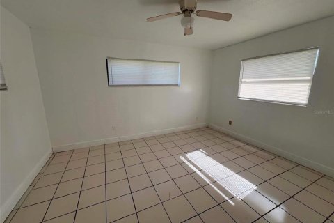 House in Orlando, Florida 4 bedrooms, 172.89 sq.m. № 2237704 - photo 14