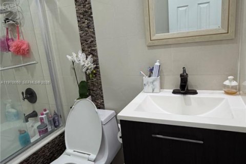 Casa en alquiler en Miami, Florida, 3 dormitorios, 104.79 m2 № 2031022 - foto 16