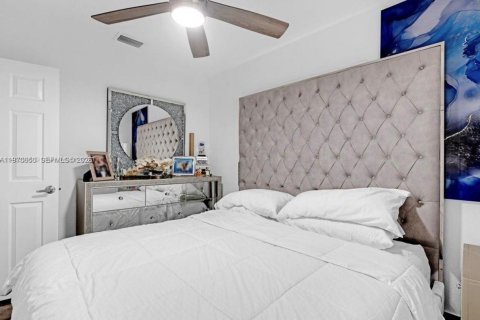 Casa en alquiler en Miami, Florida, 3 dormitorios, 104.79 m2 № 2031022 - foto 22