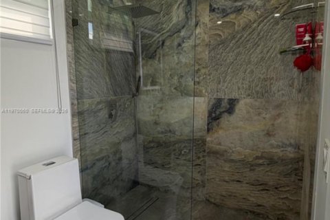 Casa en alquiler en Miami, Florida, 3 dormitorios, 104.79 m2 № 2031022 - foto 30